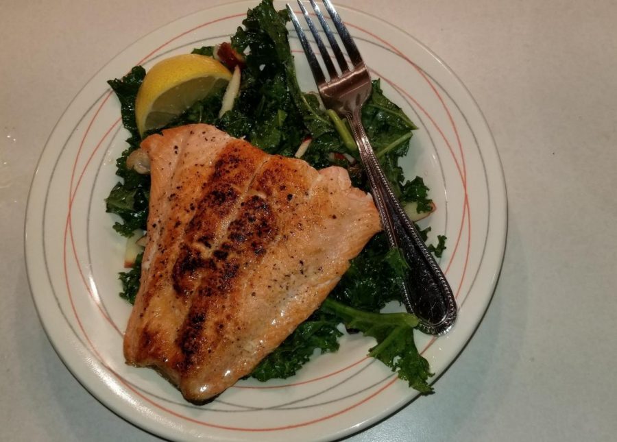 Food+Network%E2%80%99s+Pan+Seared+Salmon+with+Kale+and+Apple+Salad+is+an+easy%2C+accessible+recipe+for+those+that+are+trying+to+eat+healthy+and+cheap.