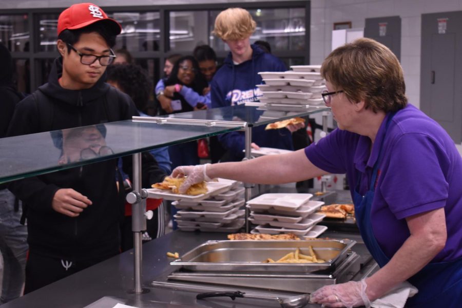 Freshman+Cooper+Hough+orders+a+pizza+from+the+2mato+line+during+lunch.+Pizza+is+the+most+popular+choice+among+students.
