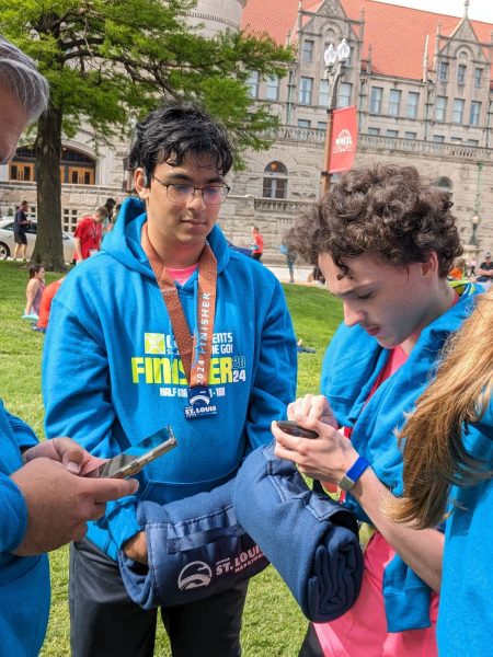 Racers from last year, current seniors Alex Tycksen and Samuel Lipsutz, check their finishing times after receiving their Students on the GO! swag. “It was very nice to cross the finish line in less than two hours [last year], I hope to further improve my time this year,” Lipsutz said.
